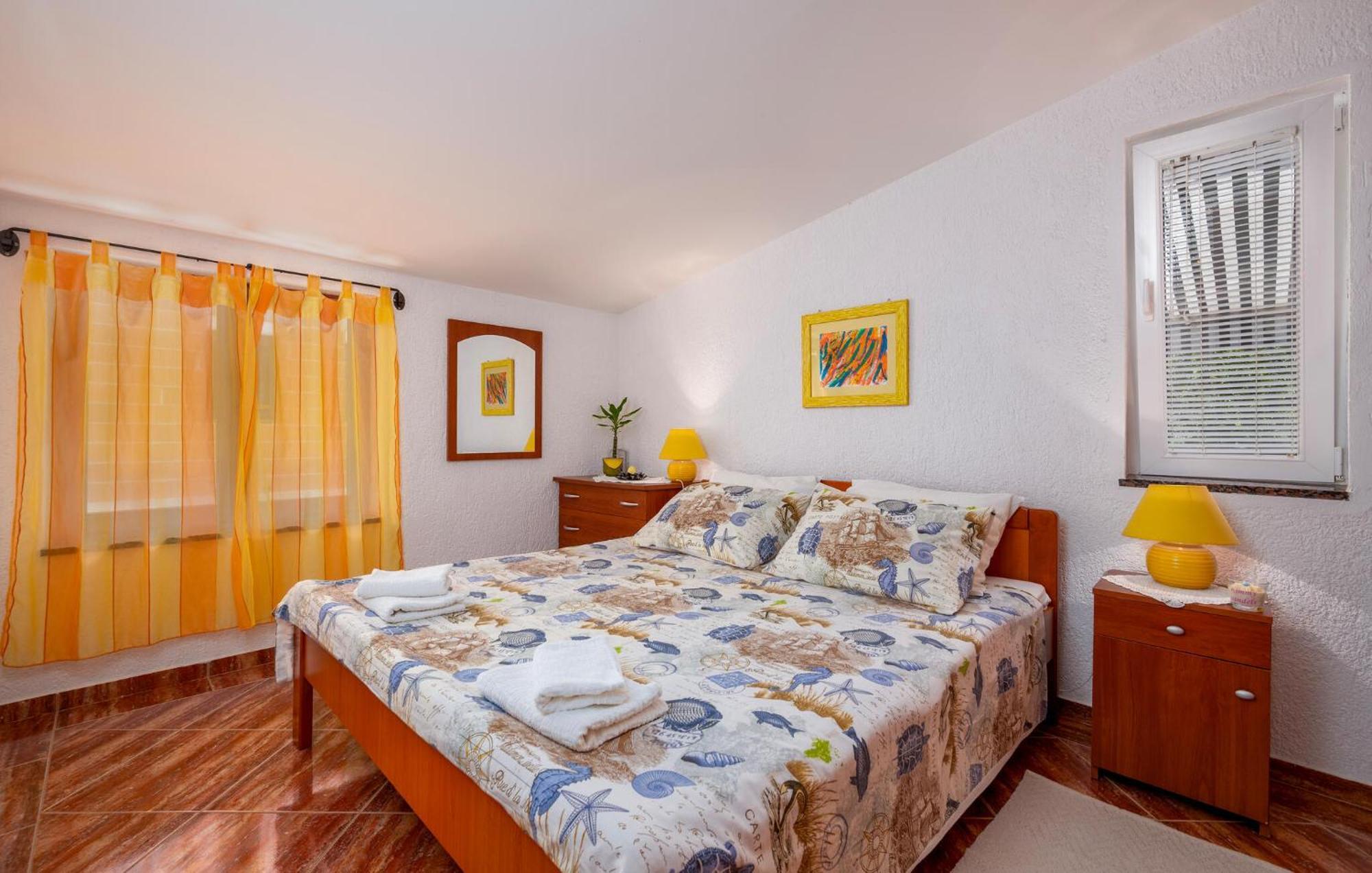 1 Bedroom Beautiful Apartment In Betiga Barbariga Luaran gambar