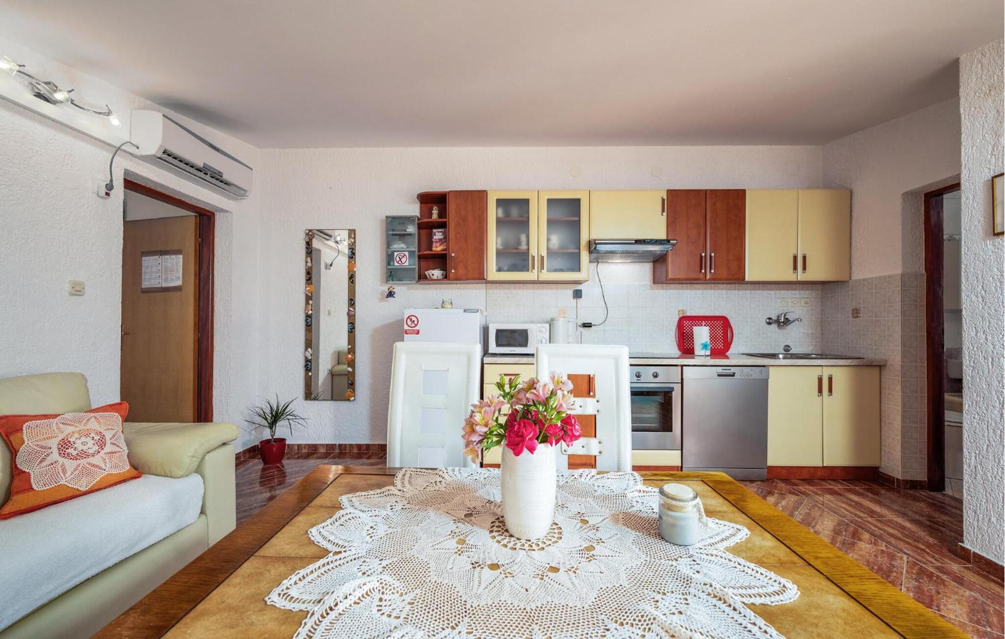 1 Bedroom Beautiful Apartment In Betiga Barbariga Luaran gambar