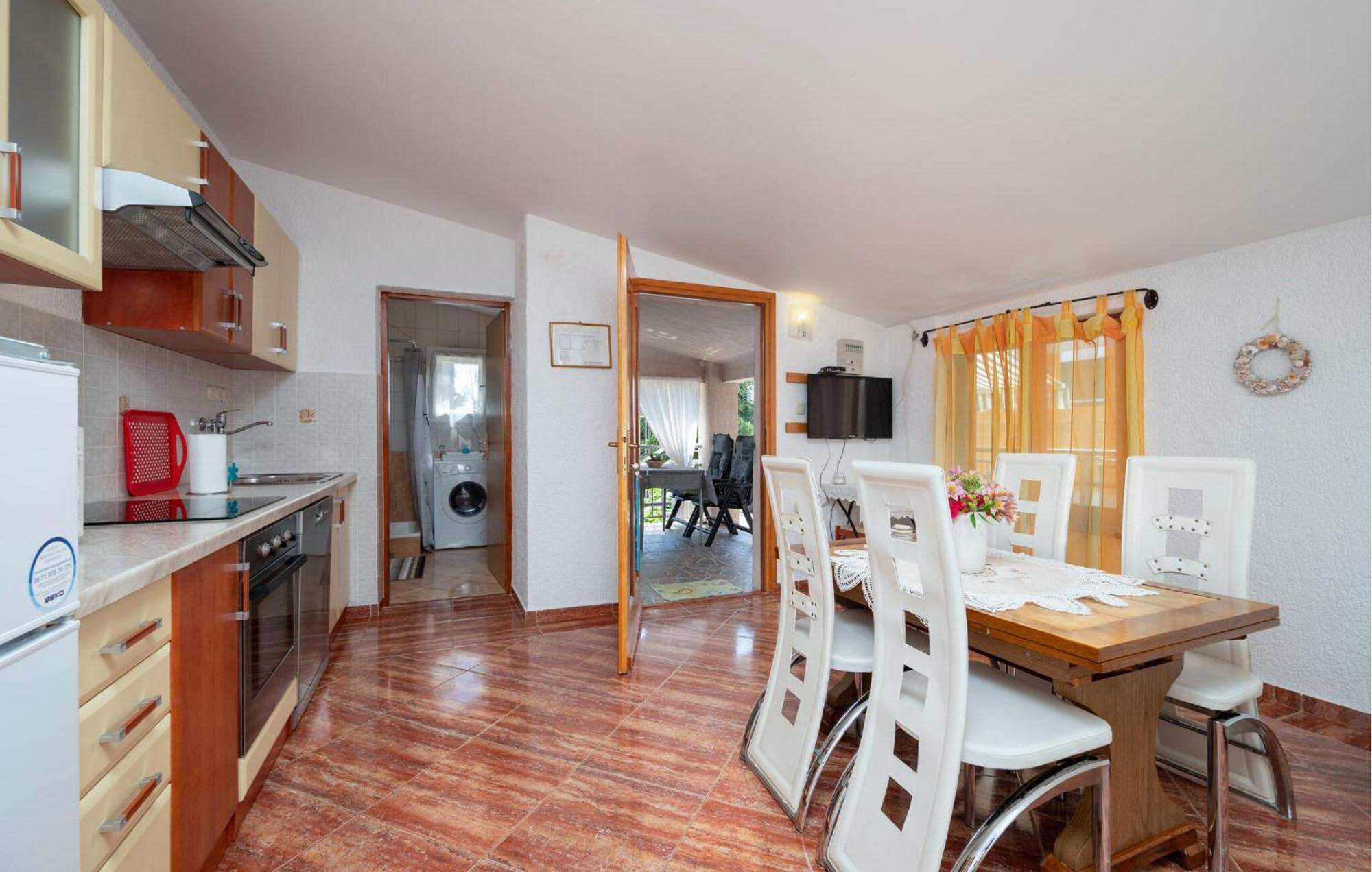 1 Bedroom Beautiful Apartment In Betiga Barbariga Luaran gambar