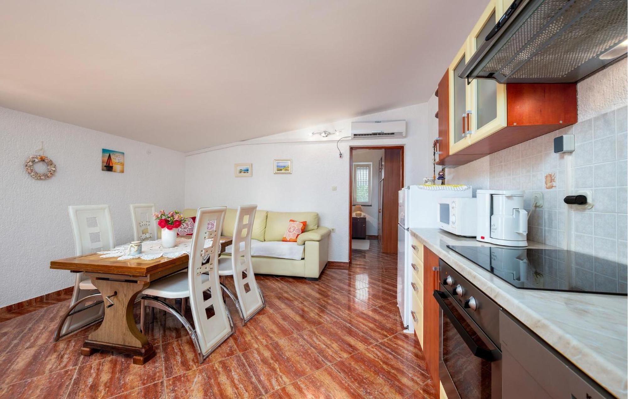 1 Bedroom Beautiful Apartment In Betiga Barbariga Luaran gambar