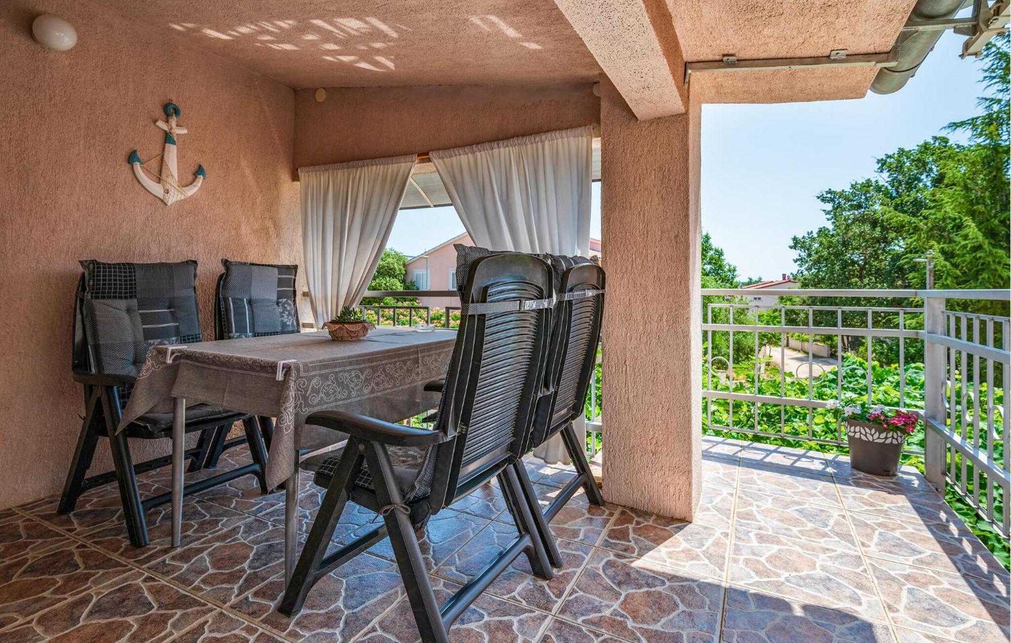 1 Bedroom Beautiful Apartment In Betiga Barbariga Luaran gambar